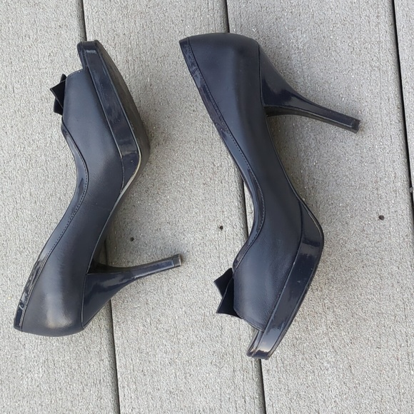 Marc Fisher Manilla Leather Peep Toe Bow Heels - Picture 9 of 13